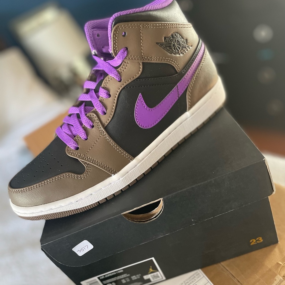 Jordan 1 Mid Mocha Purple